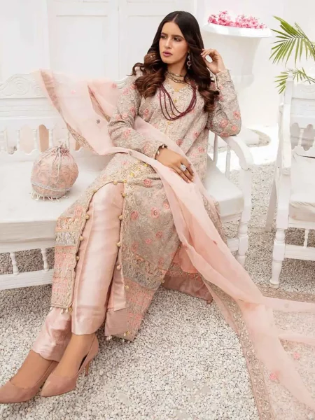 Taan Shop best clothing brand for women in Pakistan